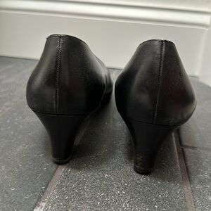 Black 2” pumps Salvatore Ferragamo 10 1/2